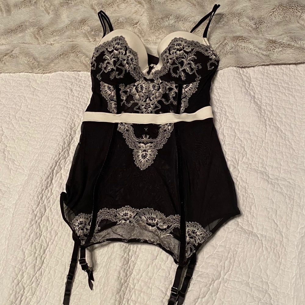 NWOT Victoria’s Secret Padded Lace Corset